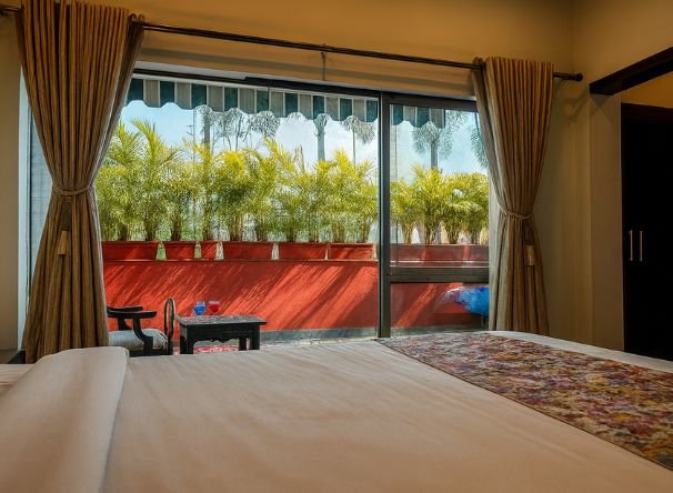 room with private pool