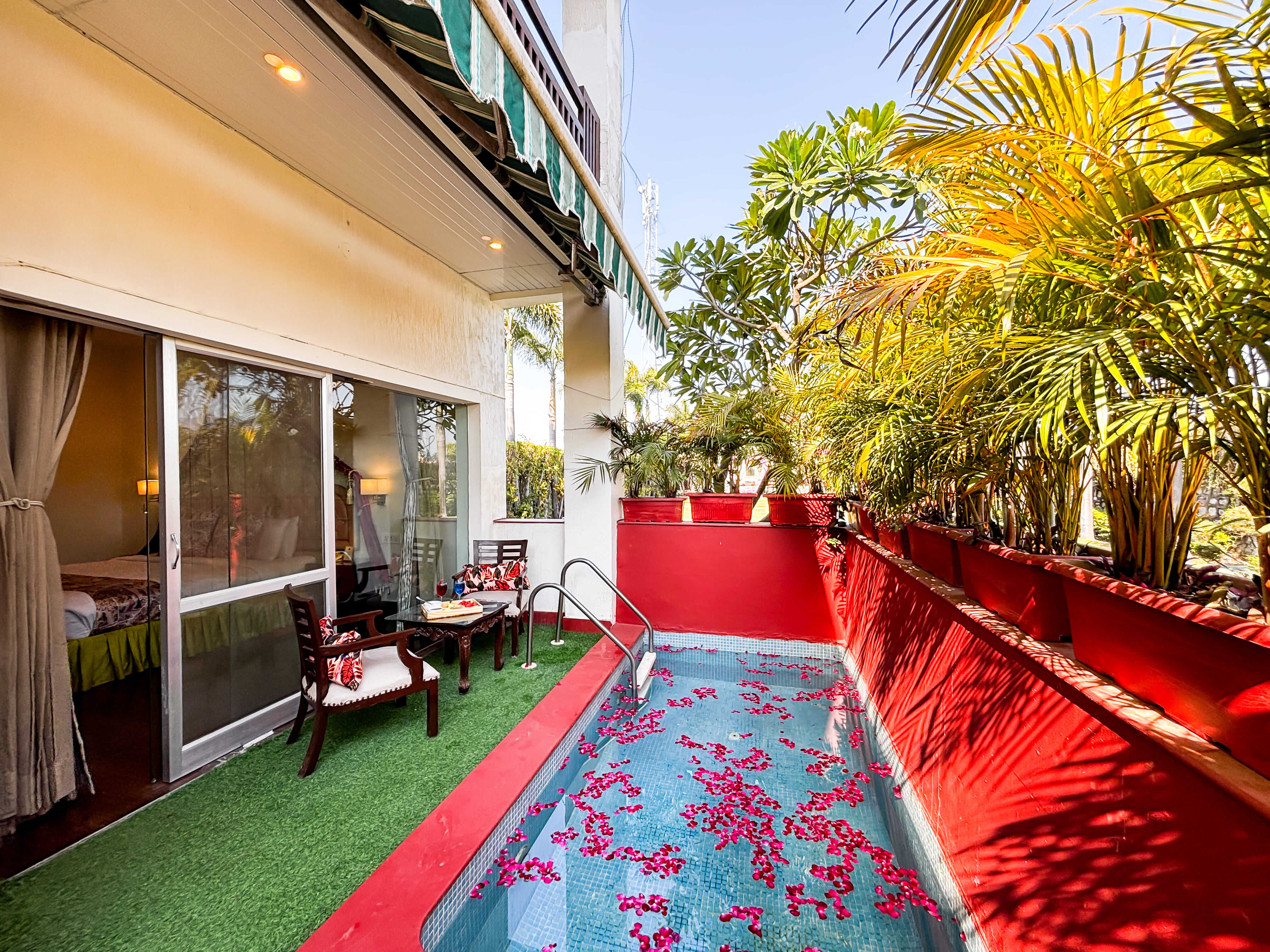 room with private pool