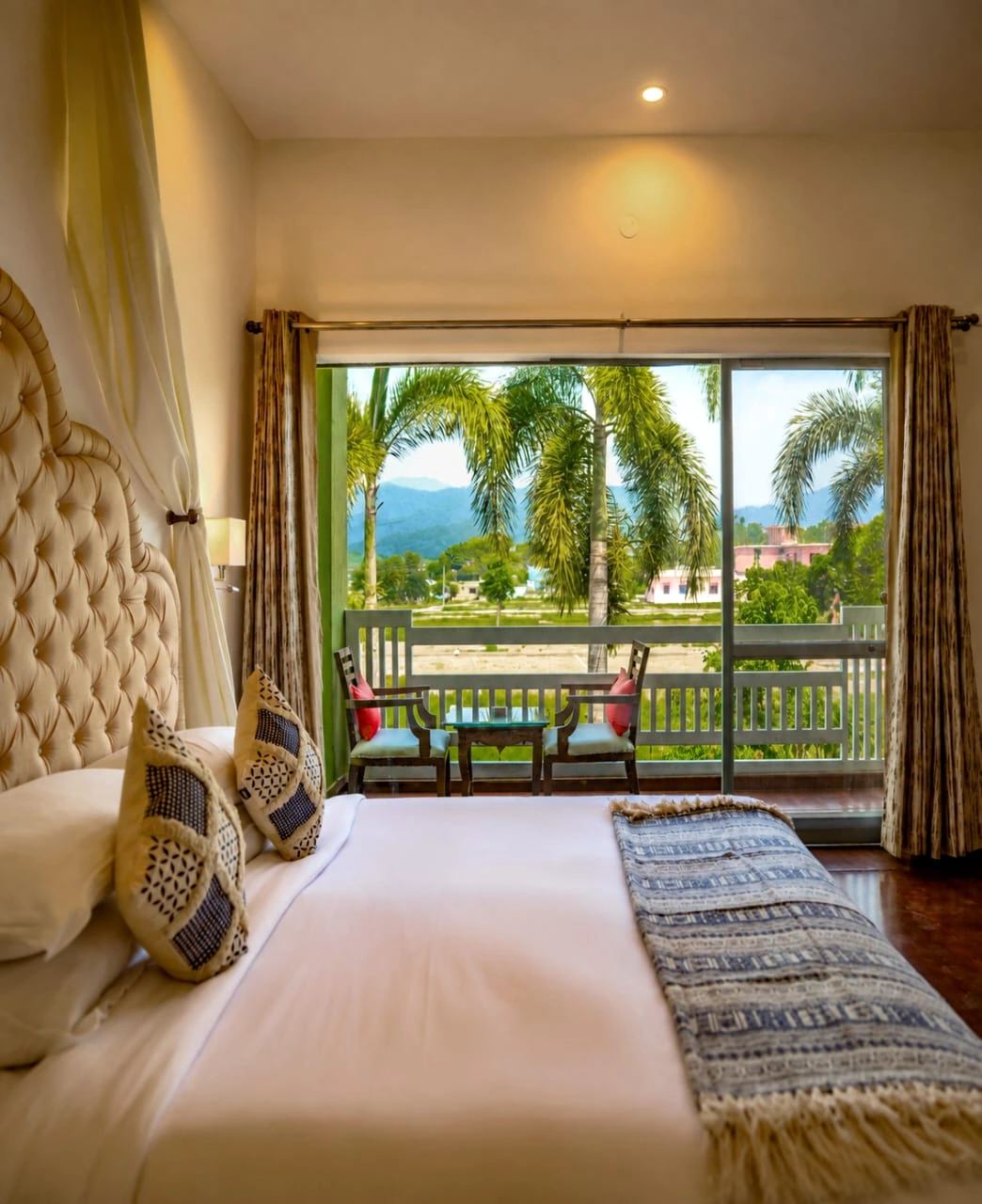 Luxury room with mountain view in Rishikesh